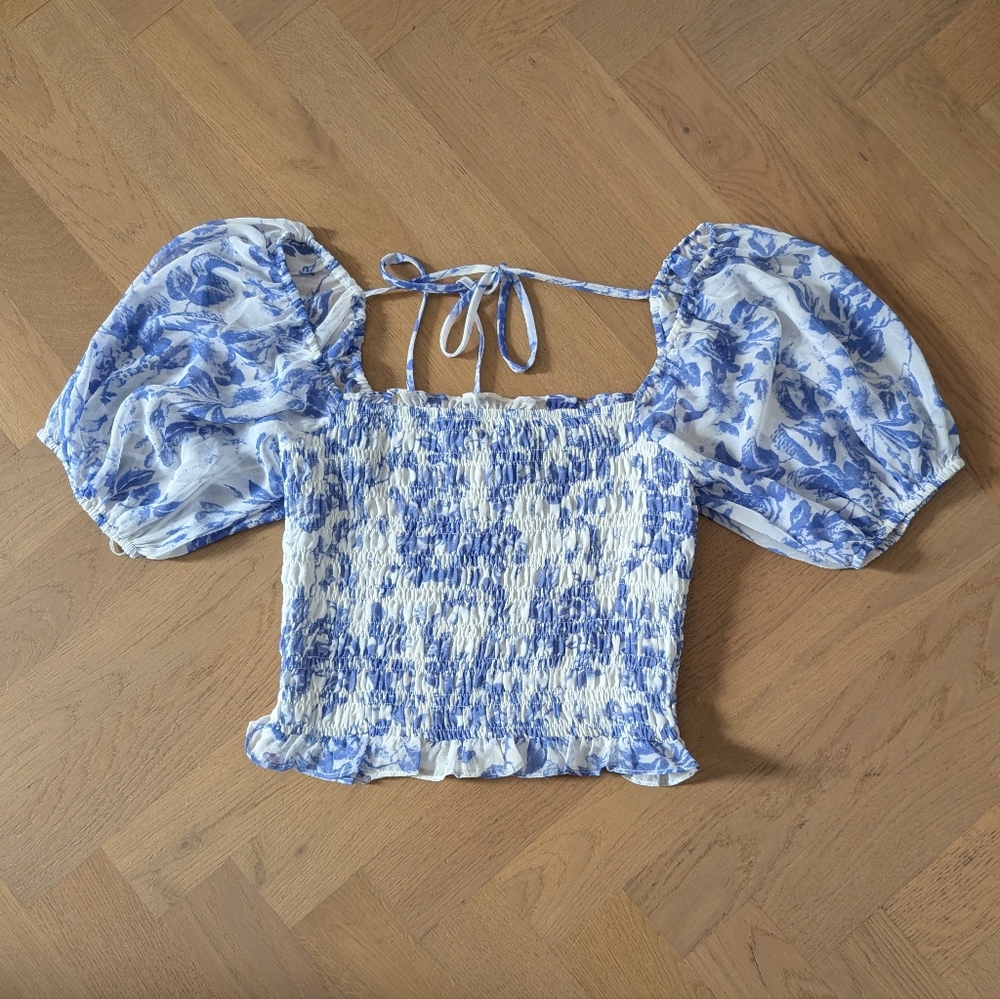 Cropped puff-sleeve blouse